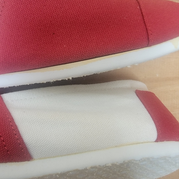 TOMS Classics Slip-On Men's size 10 - Picture 11 of 11